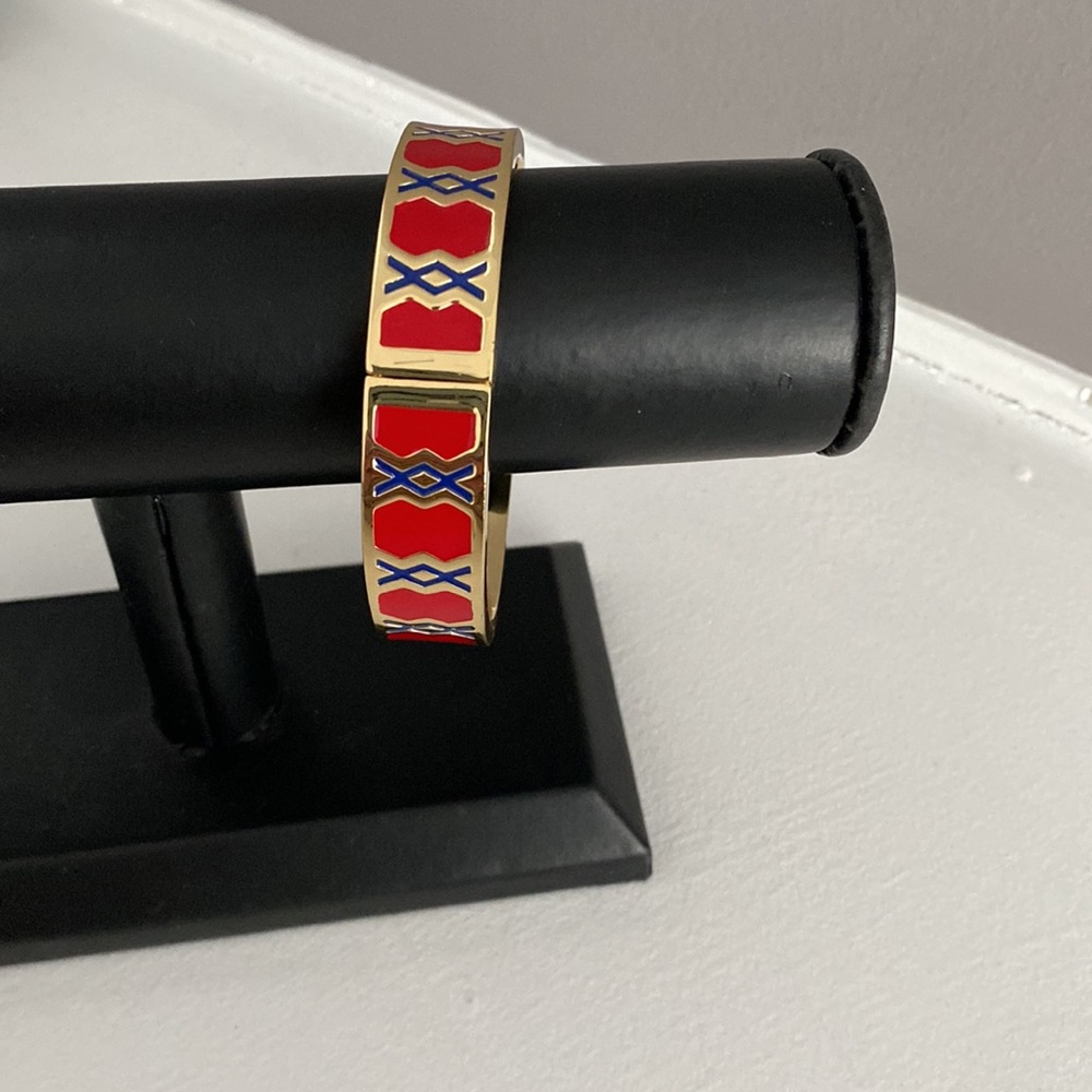 🌟2For 20 💫Talbots’s 14 k plated Hinge Bangle